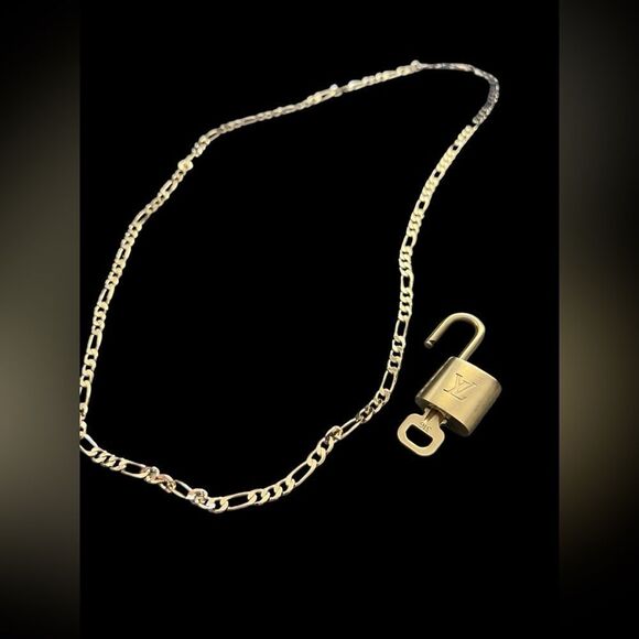 Louis Vuitton Padlock & Key with chain - Picture 1 of 9